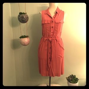 Adorable sleeveless shirt dress